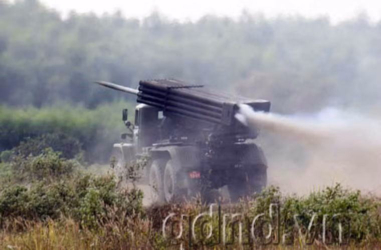 Cụ thể, chúng ta đã hoàn thàn việc tăng tầm bắn đạn hỏa tiễn trang bị cho các tổ hợp pháo phản lực phóng loạt BM-21 Grad. Điều đó có nghĩa là tầm bắn của Grad sẽ không chỉ dừng lại ở 20km mà là xa hơn. Đáng tiếc là báo QĐND Online không cho biết thông tin chi tiết của đề tài. Nguồn ảnh: QDND