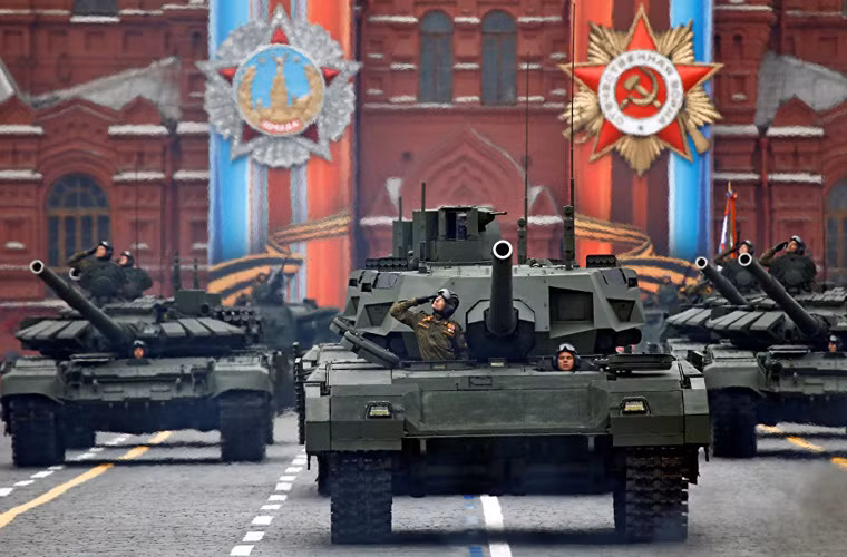 Mặc dù thời tiết không tốt đã khiến cho lực lượng Không quân Nga không tham gia duyệt binh, thế nhưng các đơn vị cơ giới mặt đất cũng đã đủ khiến mọi thế lực thù địch với nước Nga phải e dè, kiềng nể, không dám làm liều. Trong cuộc duyệt binh kỷ niệm Ngày Chiến thắng (9/5/1945-9/5/2017), Quân đội Nga đã giới thiệu tới hàng triệu người dân dàn vũ khí hiện đại bậc nhất toàn cầu. Nguồn ảnh: Sputnik
