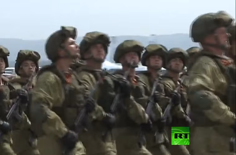 Mặc dù quân số Nga ở Syria là không nhiều, nhưng bao gồm nhiều sắc lính, chủ yếu là bộ đội không quân, hải quân đánh bộ, hải quân, phòng không, lục quân. Nguồn ảnh: RT