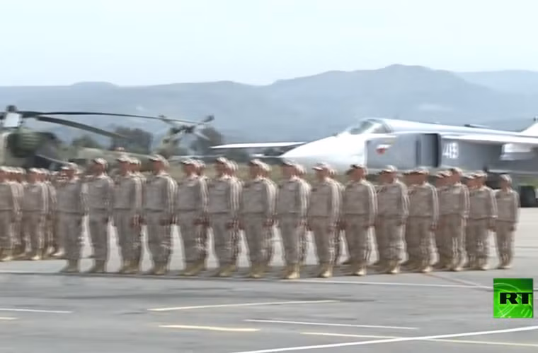 Vào lúc 10h sáng giờ Syria ngày 9/5, Quân đội Nga đã tiến hành cuộc duyệt binh 72 năm chiến thắng phát xít tại căn cứ Hmeymim, thành phố Latakia, Syria. Nguồn ảnh: RT