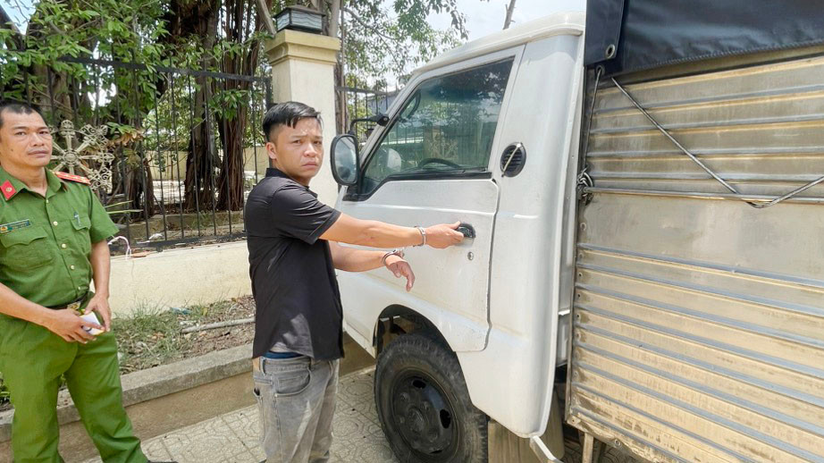 Lam Dong: Trom xe tai tren duong chay tron thi bi bat-Hinh-2