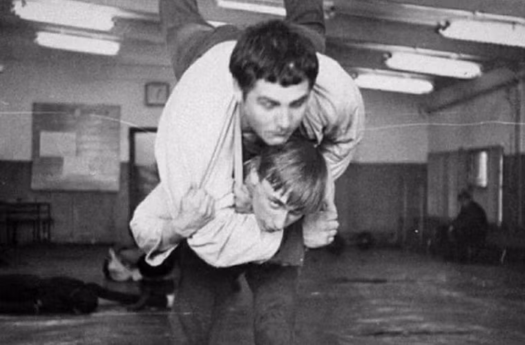 Ảnh chụp gia đình nhỏ của ông Putin năm 1986.