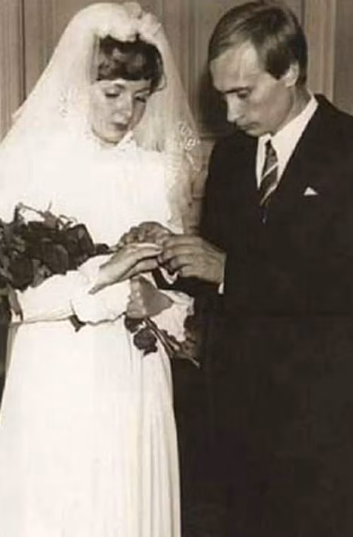 Bức ảnh ngày cưới của ông Putin và vợ Lyudmila năm 1983.