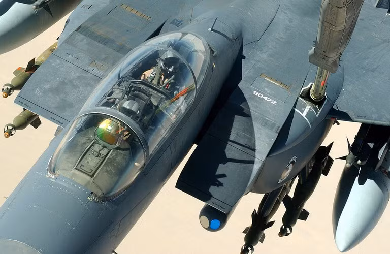 Tải trọng của F-15E rất đáng gờm khi lên tới 11 tấn trong khi các chiến đấu cơ Su-35 của Nga chỉ có khả năng mang theo 8 tấn.