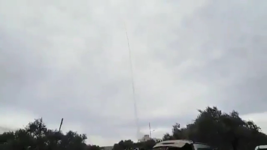 Hình ảnh cho thấy rõ đây là một quả tên lửa phòng không vác vai được triển khai cơ động chứ không phải một tổ hợp phòng không hoàn chỉnh và phức tạp như HISAR-A.