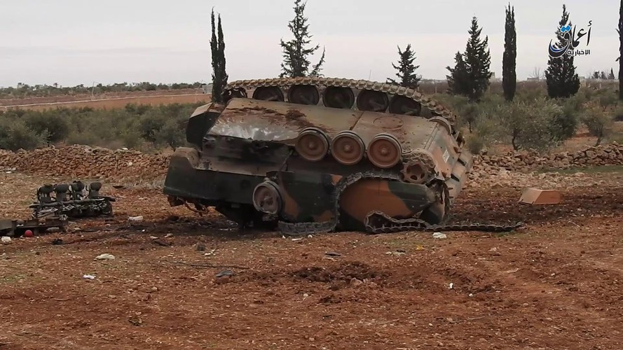 Một số chiếc khác thì bị trúng mìn lật ngửa bụng.