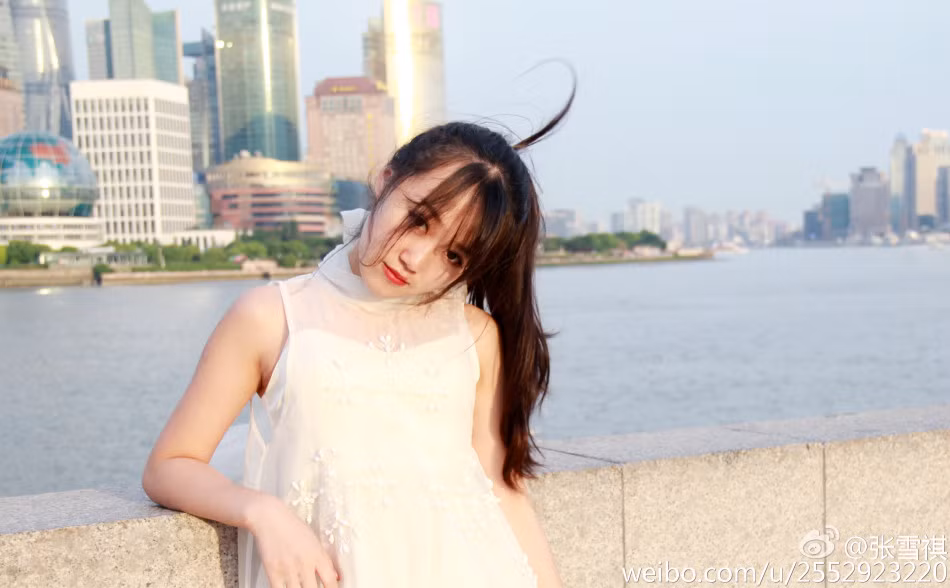  Nữ sinh 9X xinh đẹp sở hữu khuôn mặt baby như trẻ con khiến cư dân mạng mê mẩn.