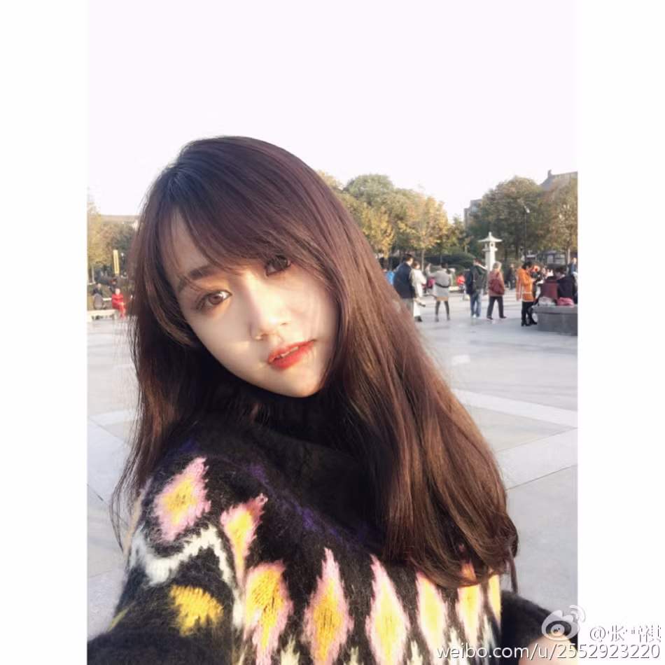 Khuôn mặt ngây thơ và đáng yêu của Otaku.