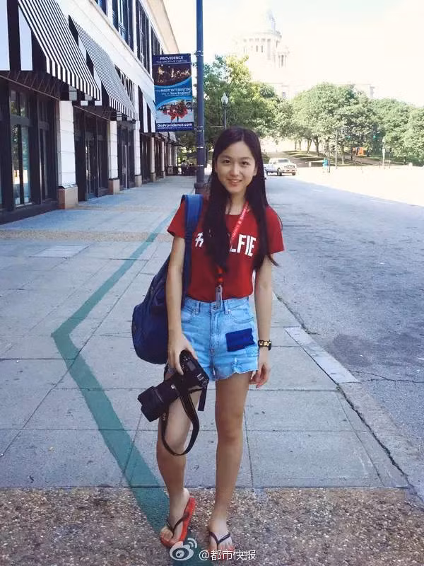 Những chuyến du lịch nước ngoài giúp Chenjia mở mang kiến thức và luyện ngoại ngữ.