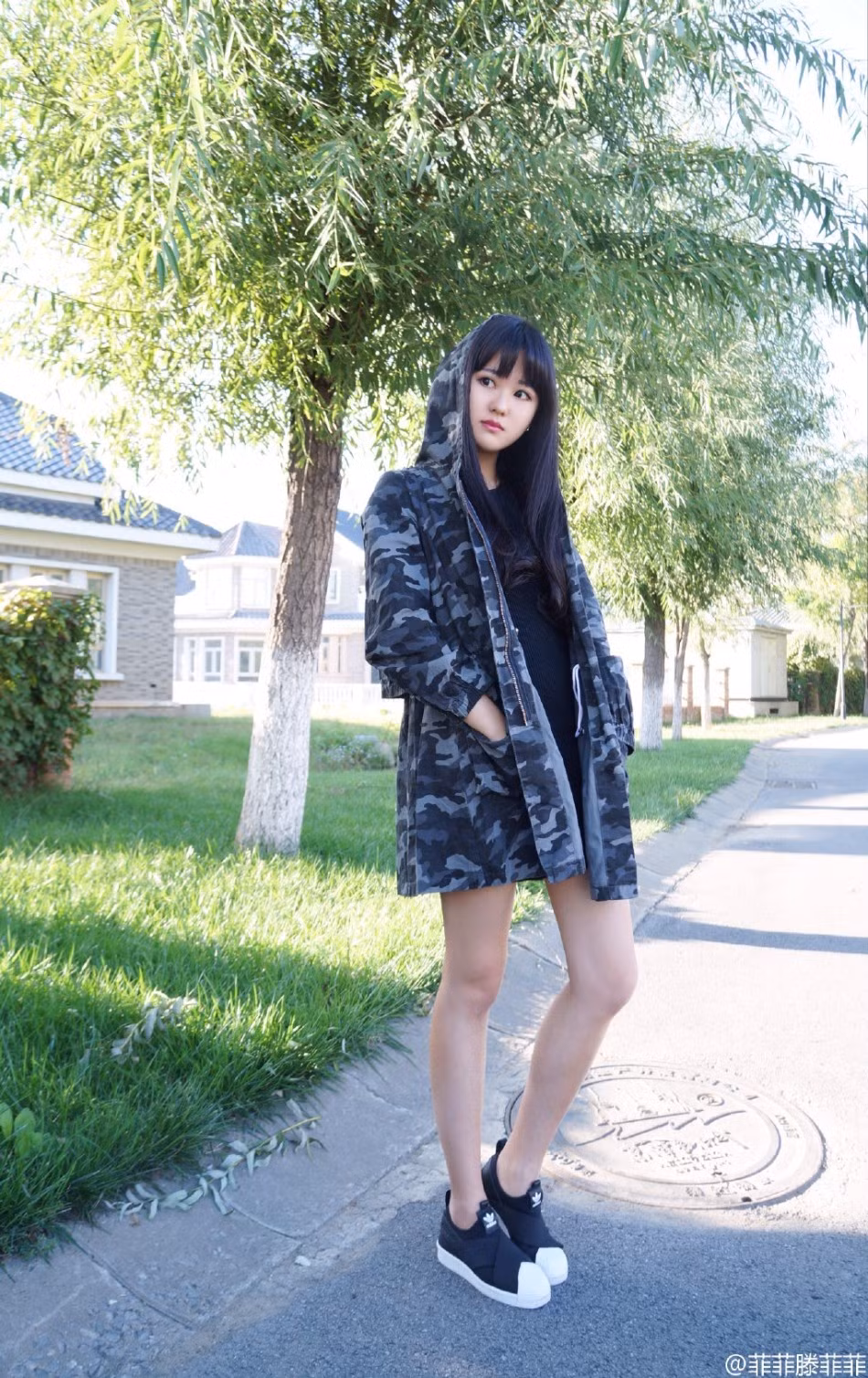 Một Alice phong cách trẻ trung và cá tính.