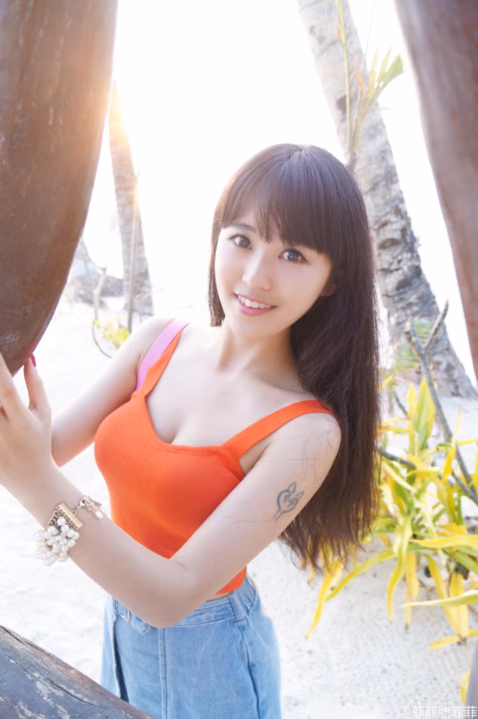 Mặc dù là nữ sinh trường sư phạm, Alice vẫn không bỏ qua sở thích xăm hình theo trào lưu hiện nay.