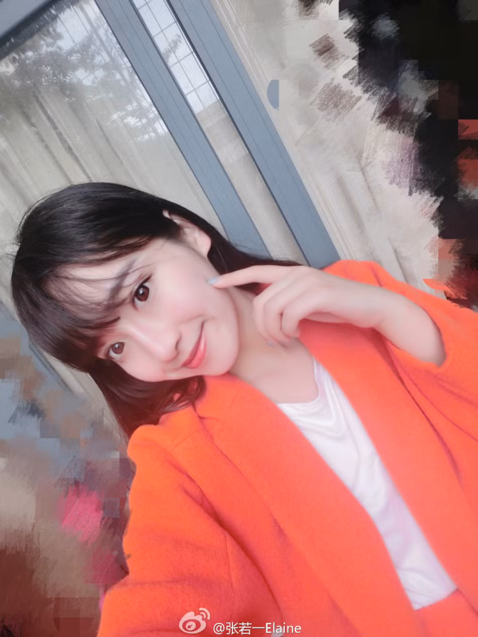 Cô giáo tương lai rất thích chụp ảnh "tự sướng".