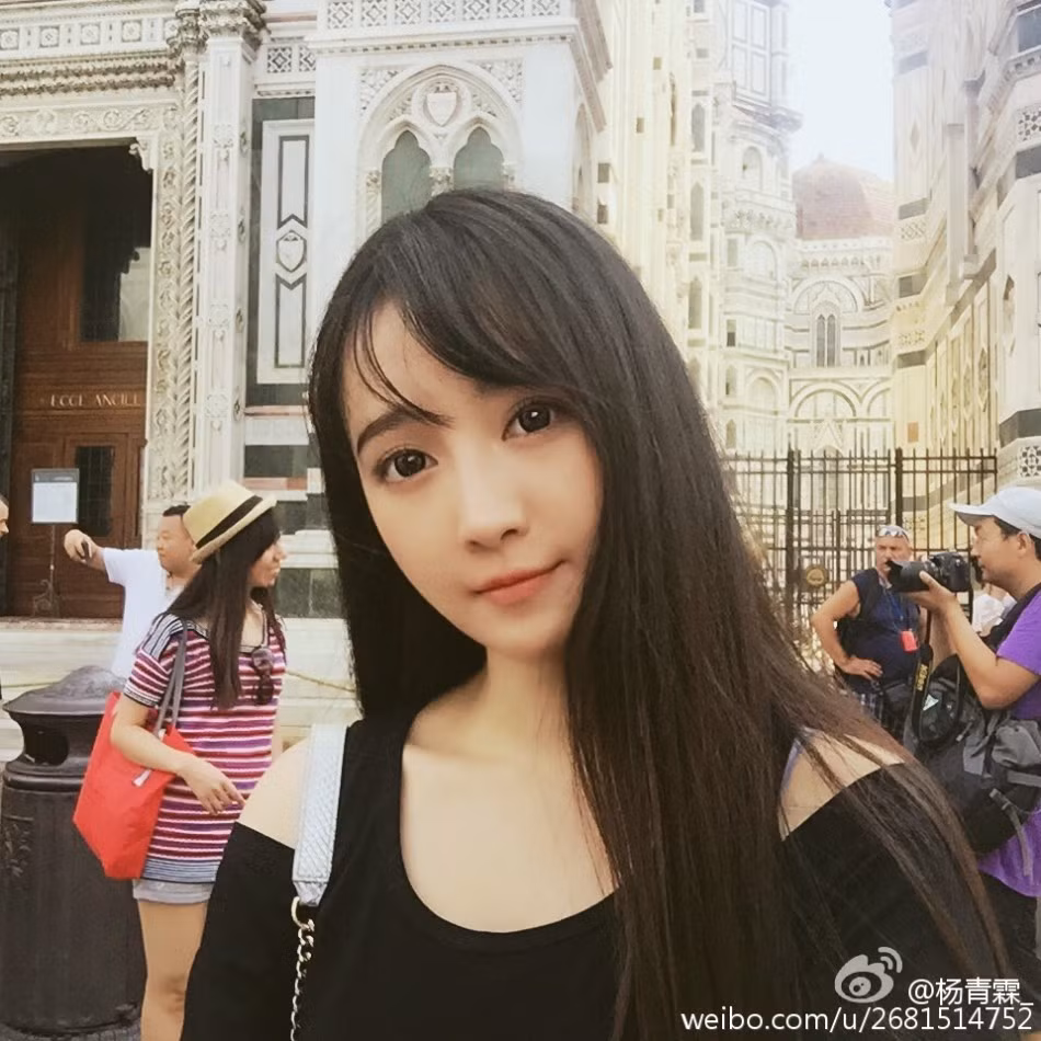 Vẻ đẹp dịu dàng và đáng yêu của nữ thạc sĩ 9X xinh đẹp khiến cư dân mạng mê mệt.