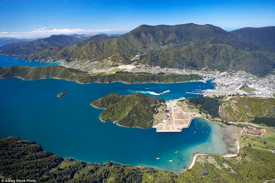Phong cảnh thành phố Picton Marlborough Sounds.