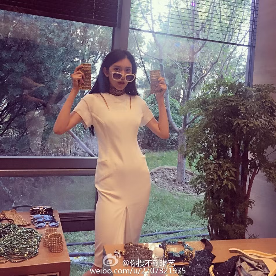 Phút ngẫu hứng đáng yêu của nữ sinh 9X.