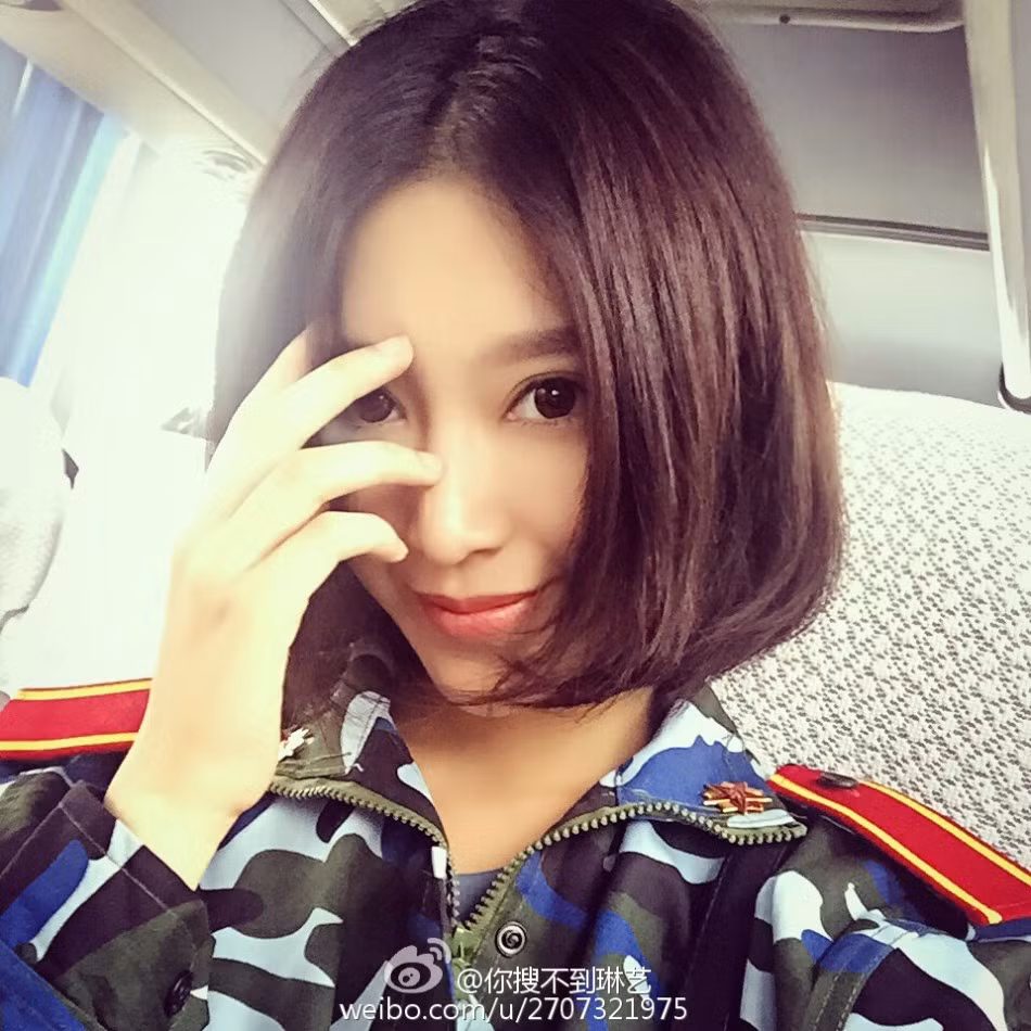 Bức hình Zhang chụp khi tham dự khóa tập quân sự.