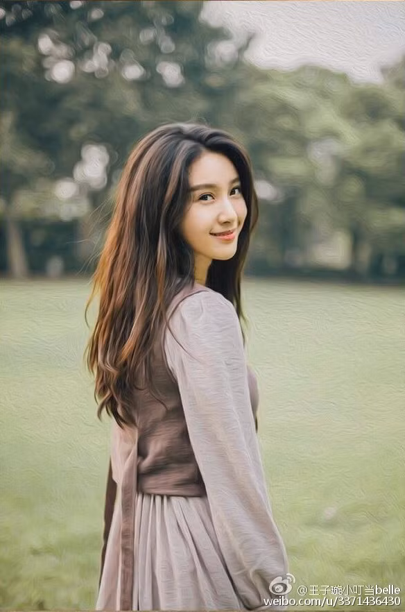 Vẻ đẹp cuốn hút không kém gì minh tinh màn bạc.