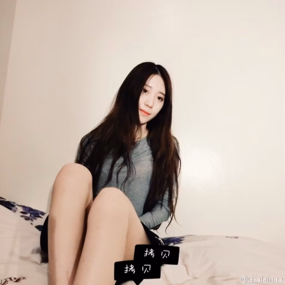 Zheng có vẻ đẹp trong trắng và tinh khôi....