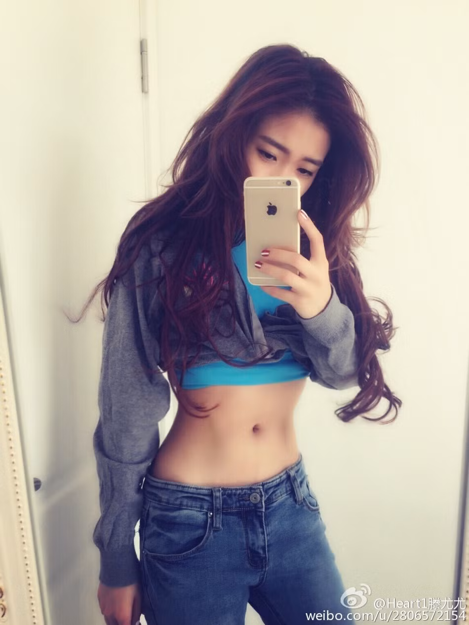 Cô giáo dạy múa 9X sở hữu một thân hình lý tưởng với chiều cao 167cm và nặng 43kg.