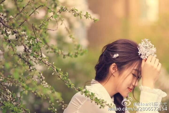 Không chỉ tài năng và thân hình cân đối, nữ giảng viên này còn sở hữu khuôn mặt trẻ trung và xinh xắn.