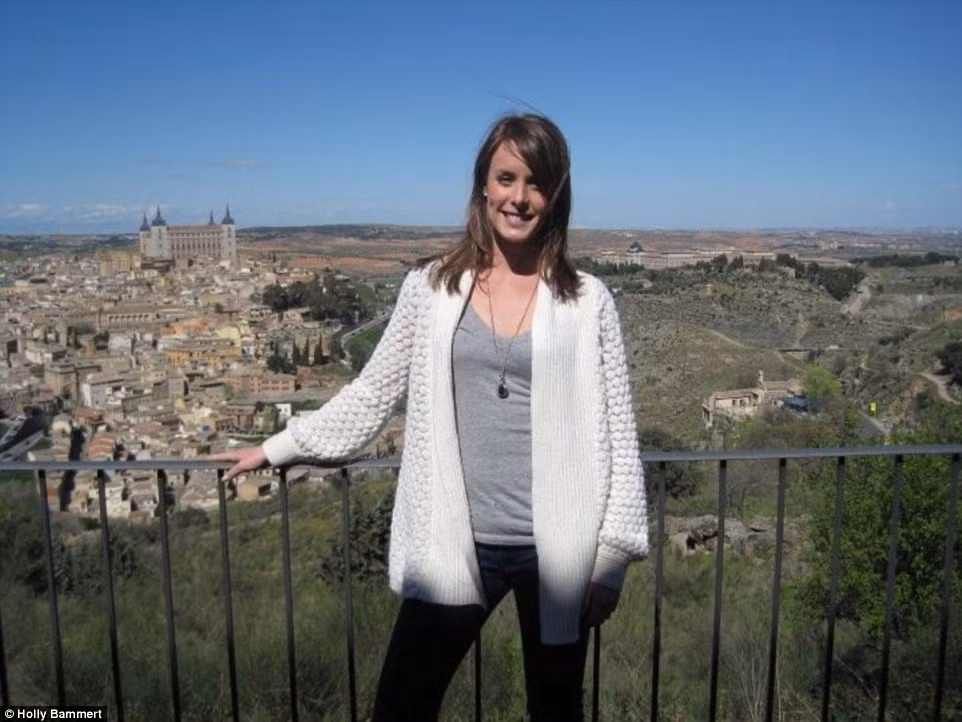 Vú em Holly Bammert đến từ Mỹ đã từng tới nhiều nước ở châu Âu.