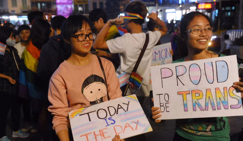 24/11 được xem là một ngày lịch sử đối với cộng đồng người chuyển giới Việt Nam khi Quốc hội vừa chính thức hợp pháp hóa việc chuyển đổi giới tính tại Việt Nam. Trong số 446 đại biểu tham gia bỏ phiếu, có tới 399 đại biểu tán thành, chiếm hơn 80%.