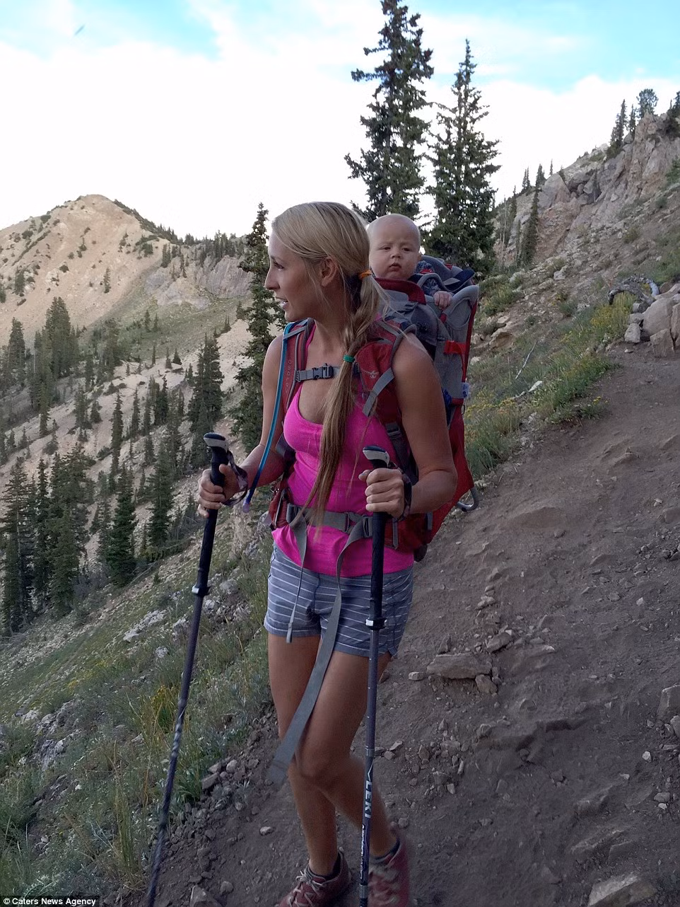 Mặc dù chưa đầy 1 tuổi, nhưng Huck đã được mẹ cho đi làm quen với thiên nhiên.