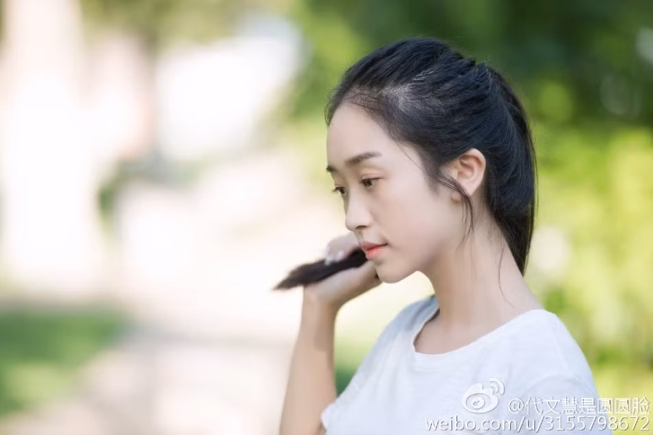 Không những vậy, Diovan còn toát lên vẻ đẹp thuần khiến khiến cư dân mạng ngẩn ngơ.