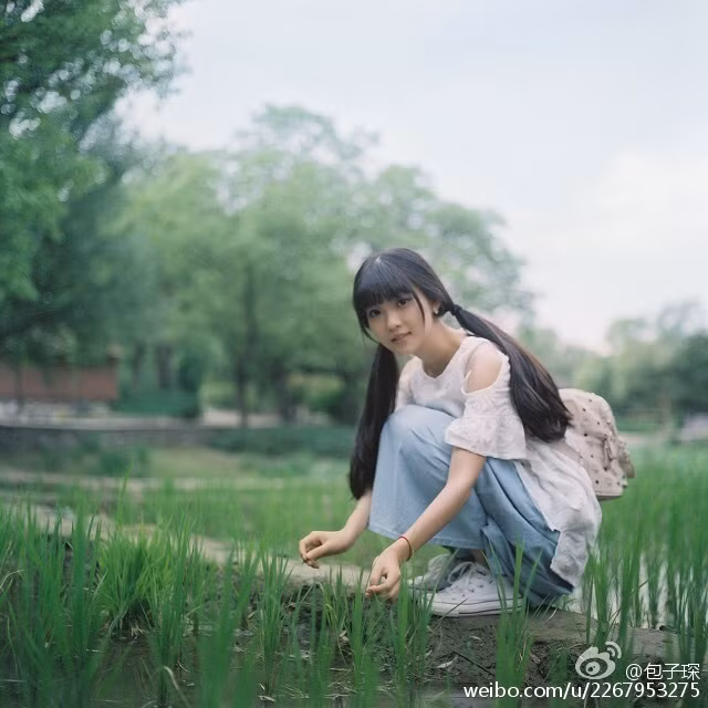 Bộ ảnh mới của Bun mang phong cách thôn nữ thời hiện đại gần đây thu hút sự chú ý của đông đảo cư dân mạng Trung Quốc.