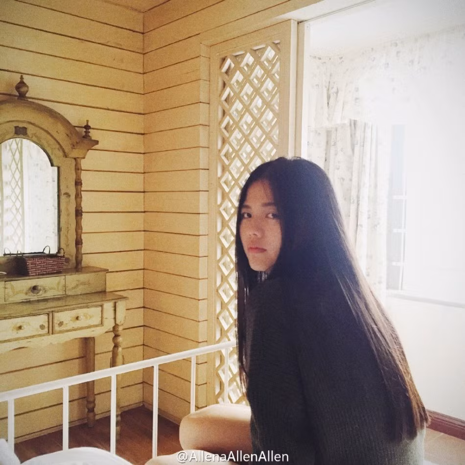 Allen có những nét đẹp khác lạ so với những hot girl nổi tiếng thường thấy trên cộng đồng mạng.