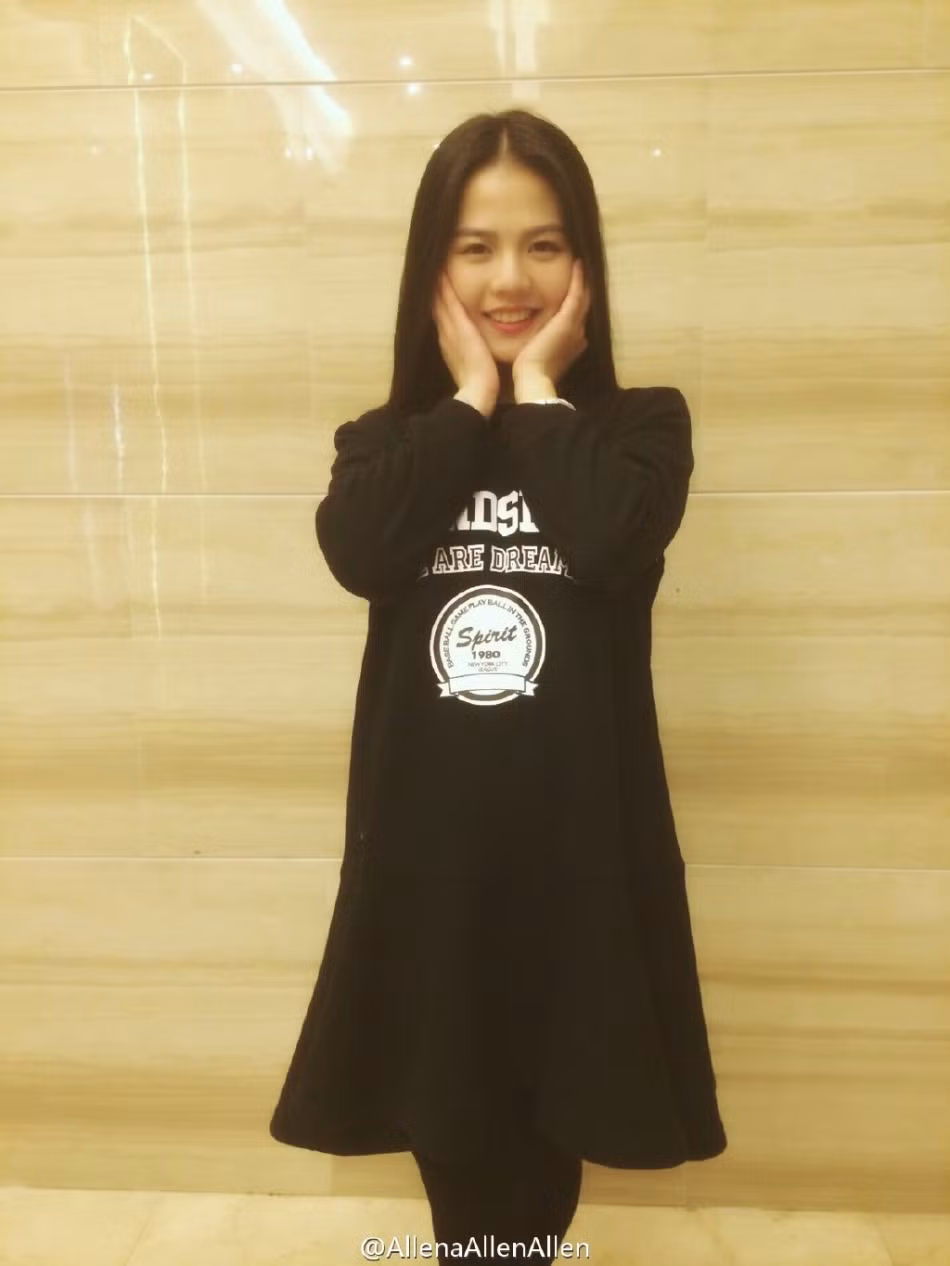 Khuôn mặt bầu bĩnh dễ thương.