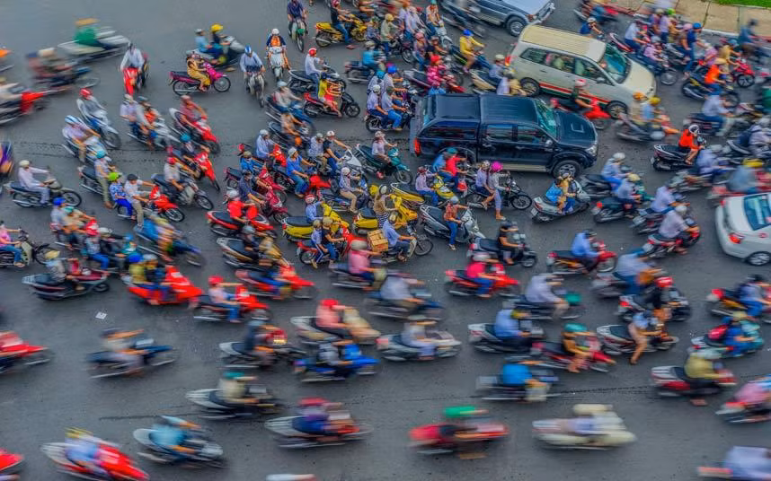 Cảnh tượng đường chật kín xe cộ ở thành phố Hồ Chí Minh, Việt Nam.