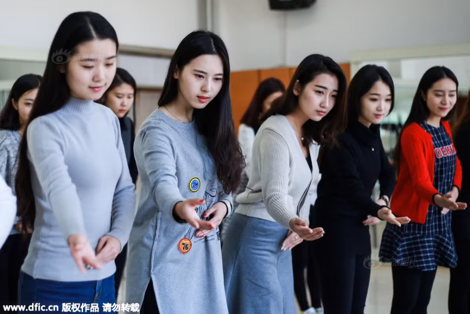 Để chuẩn bị cho Hội nghị Internet thế giới 2015, nước chủ nhà Trung Quốc đã tuyển một đội ngũ nữ tình nguyện viên đẹp hút hồn khiến cư dân mạng mê mẩn.