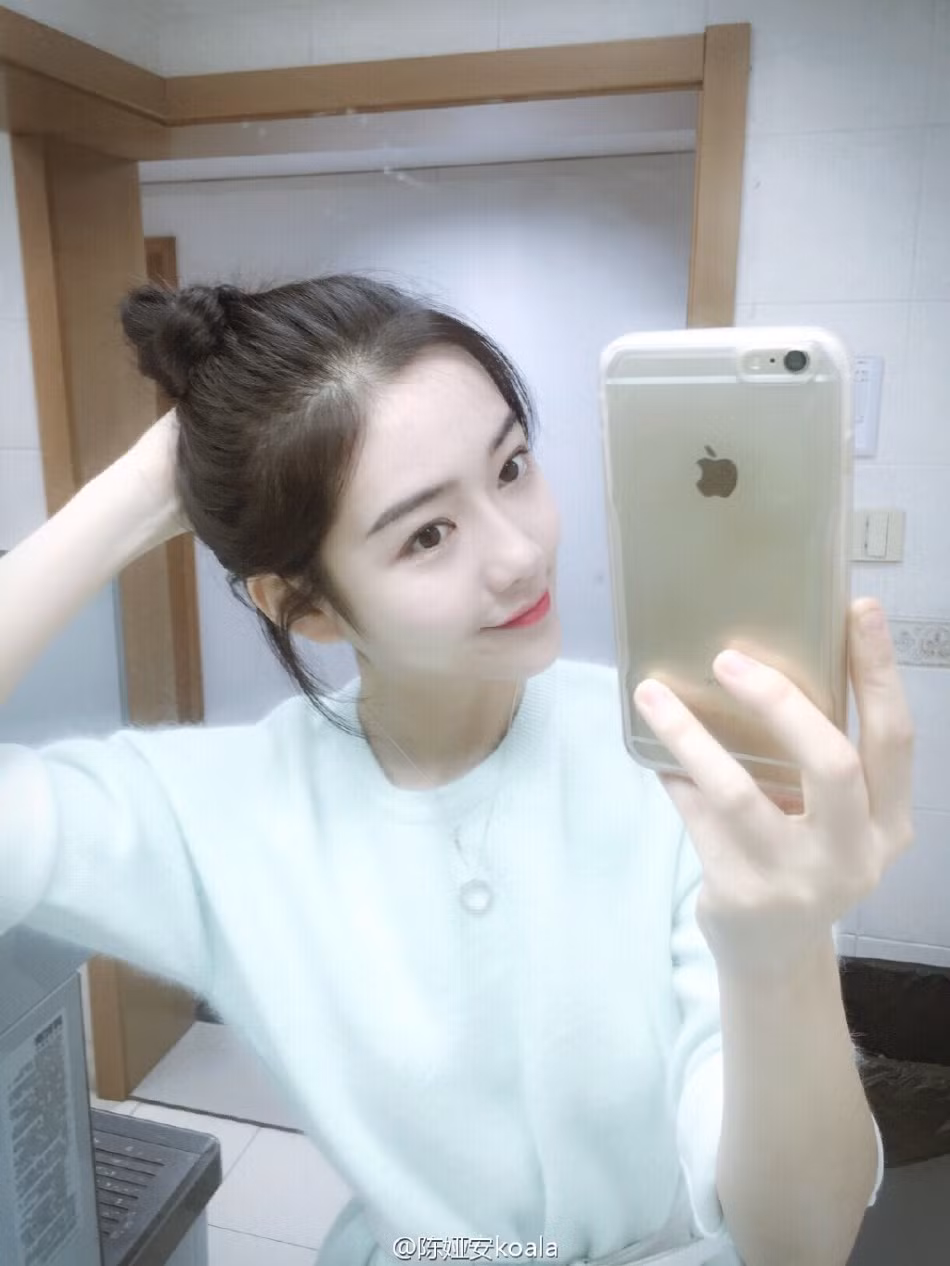 Vẻ đẹp của Diễm Thiến khiến người khác yêu thích vì sự giản dị, gần gũi không quá lộng lẫy, sang chảnh như những hot girl khác.