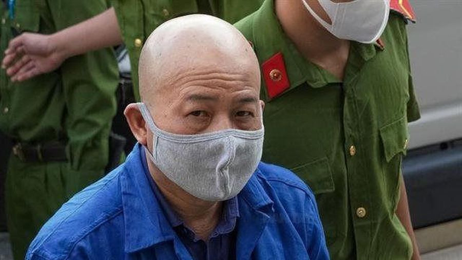 Ngoài ra, bị cáo Hệ còn có hành vi lợi dụng chức vụ, quyền hạn để yêu cầu công ty Licogi 13 bán rẻ căn biệt thự. Đổi lại, Hệ hứa cho Công ty Licogi 13 được tham gia thi công dự án không qua đấu thầu. Xử sơ thẩm, HĐXX nhận định bị cáo Hệ là chủ mưu, cầm đầu trong vụ án nên phải chịu trách nhiệm chính.