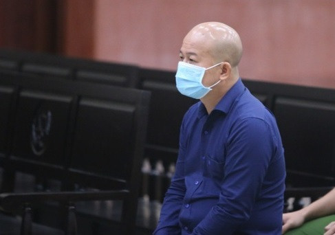 HĐXX tuyên phạt bị cáo Đinh Ngọc Hệ án chung thân tội lừa đảo chiếm đoạt tài sản, 13 năm tù tội lợi dụng chức vụ, quyền hạn gây ảnh hưởng đối với người khác để trục lợi, tổng hợp hình phạt chung thân. Những đồng phạm giúp sức cho bị cáo Hệ bị tuyên phạt mức án từ 2 - 10 năm tù về tội lừa đảo chiếm đoạt tài sản.