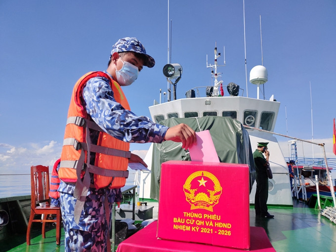 Hom nay 69 trieu cu tri di bau cu DBQH va HDND cac cap