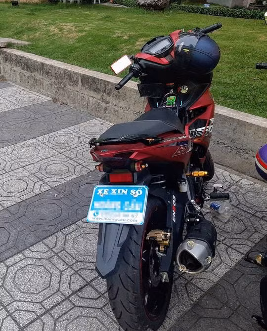 Nguoi to CSGT Tan Son Nhat doi 6,2 trieu bi 