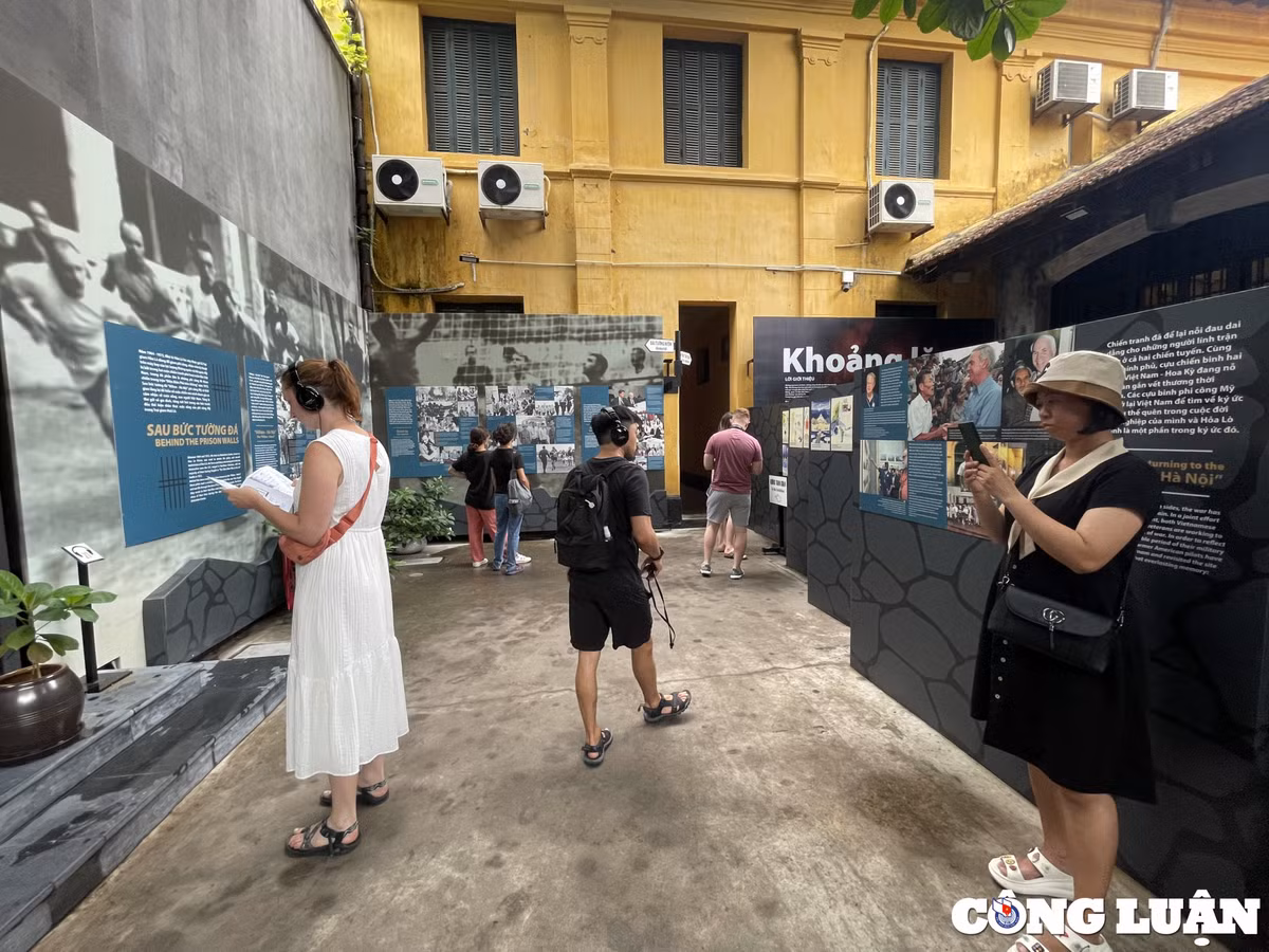 Theo tìm hiểu, cấu trúc của nhà tù là những bức tường đá dày 0,5 m, cao 4 m, có gia cố thêm dây thép điện. Khu vực ngục tù được chia thành 4 phân khu với các chức năng khác nhau: Khu A và B: dành cho những phạm nhân tội nhẹ, đang trong quá trình điều tra hoặc vi phạm kỷ cương nhà tù; Khu C: dành cho tù nhân Pháp và ngoại quốc; Khu D: dành cho tù nhân tội nặng và đang chờ thụ án tử hình.