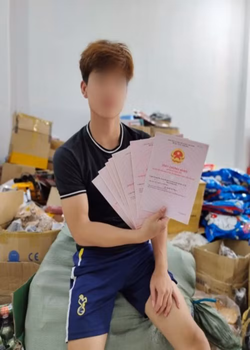 Nhân viên của Lê Dương Bảo Lâm từng công khai hình ảnh sổ đỏ thuộc sở hữu của nam diễn viên. Ảnh: FBNV.