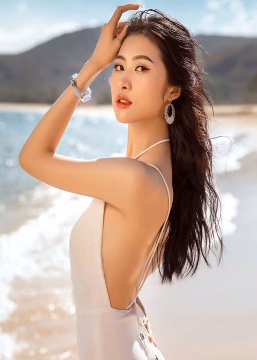 Thắng giải Người đẹp Thể thao, Bùi Thị Hồng Trang lọt thẳng vào top 20 Hoa hậu Thế giới Việt Nam 2023. Nữ sinh viên Đại học Thương mại Hà Nội cao 1m71, có số đo ba vòng 79-61-89 cm.