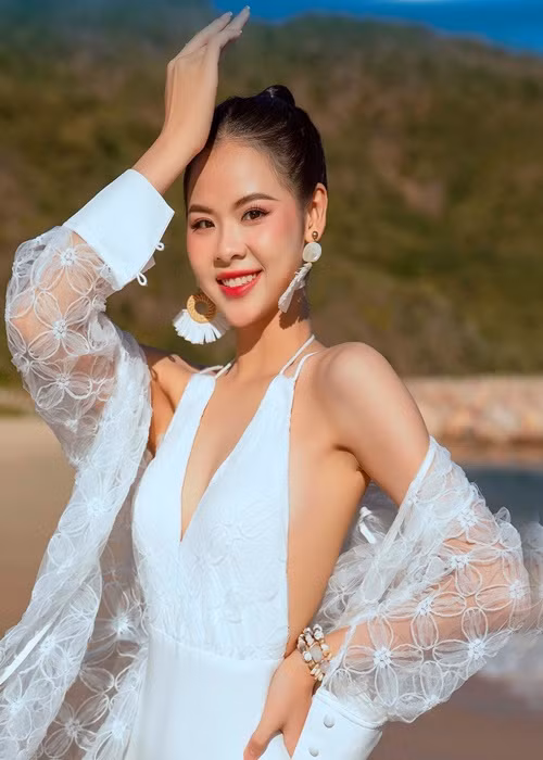 Nguyễn Ngân Hà được dự đoán sẽ đăng quang Hoa hậu Thế giới Việt Nam 2023. Hiện tại, cô lọt top 20 nhờ danh hiệu Người đẹp Tài năng. Trước Hoa hậu Thế giới Việt Nam 2023, Ngân Hà giành danh hiệu Hoa khôi Bóng chuyền TP.Đà Nẵng 2023. Người đẹp quê Nghệ An có chiều cao 1m7, số đo ba vòng 81-59-95 cm.