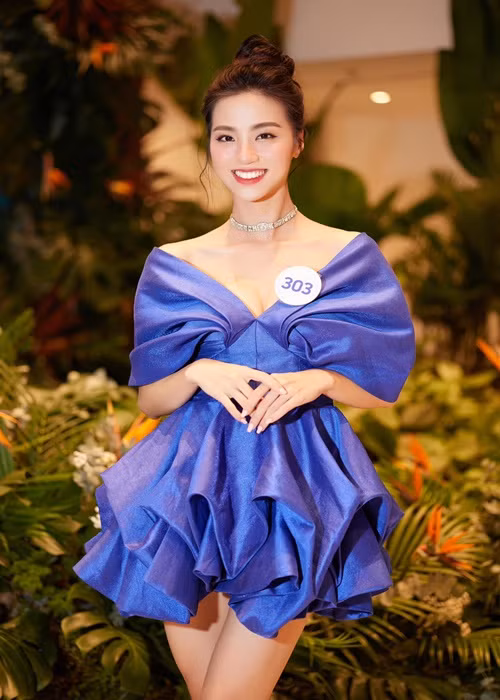 Thí sinh Miss World Vietnam 2023 chiếm được thiện cảm của người đối diện nhờ nụ cười ngọt ngào.