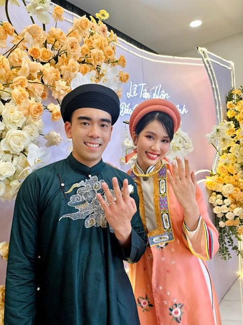 Gần đây, Á hậu Phương Anh tổ chức lễ ăn hỏi. Sau đó, cô và chồng hoàn tất thủ tục đăng ký kết hôn. Ảnh: FBNV.