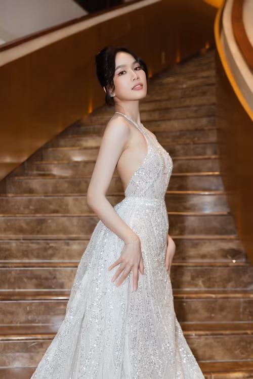 Đám cưới của nàng hậu sẽ diễn ra trong tháng 10. Ảnh: FBNV.