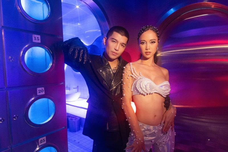 Vũ Ngọc Anh diện các mẫu váy cưới gợi cảm, cá tính. Ảnh: FBNV.