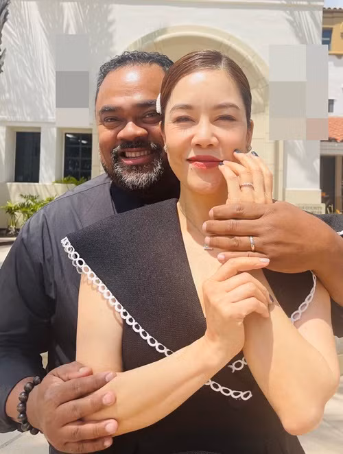 Vợ chồng Thu Phương tổ chức đám cưới sau 11 năm đính hôn, có hai con chung. Ảnh: FBNV.