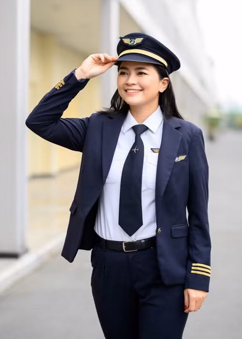 Diệu Thúy tiết lộ, từ lúc học tới khi được cầm lái chính thức, cô đã tiêu 5-6 tỷ tiền học. Ảnh: Zing.