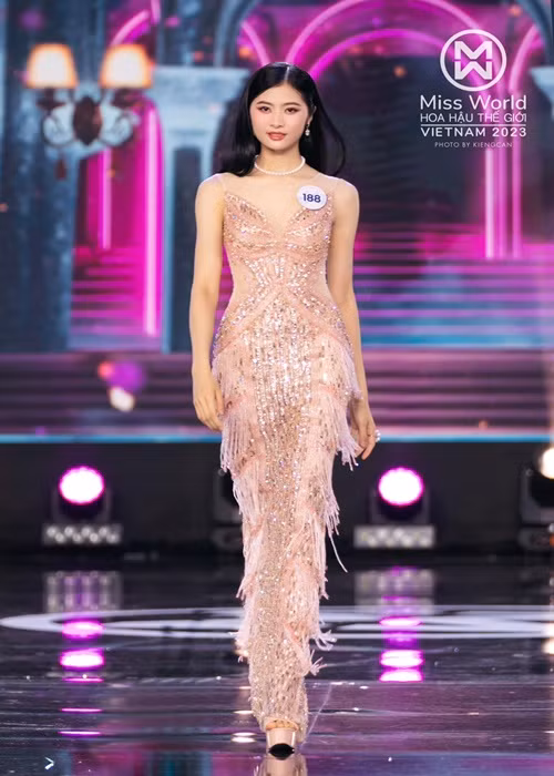 Theo fanpage Miss World Vietnam, Hồng Trang vào thẳng top 20 chung cuộc. Ảnh: FBNV.