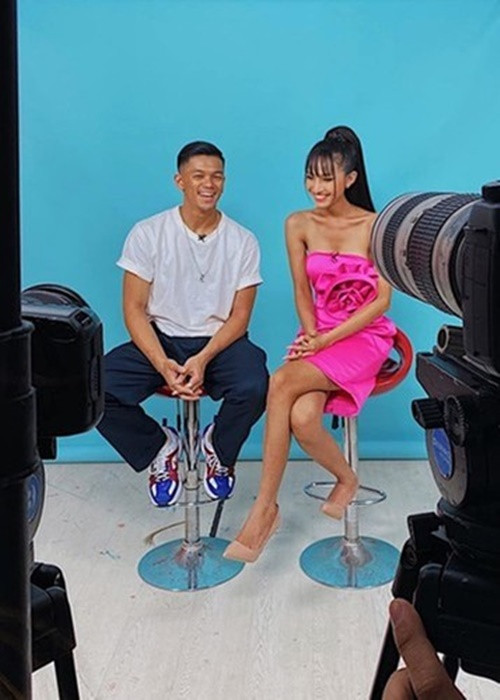 Tháng 5/2020, Trọng Hiếu và Hoài Sa chia tay. Mỹ nhân chuyển giới cho biết, cả hai có thể cùng nhau tâm sự, chia sẻ, tuy nhiên không có khao khát chinh phục, muốn gần gũi đối phương. Hoài Sa nói thêm cô dần nhận ra tình cảm đơn phương năm 2015 chỉ là sự cảm mến dành cho một tài năng, chứ không phải tình yêu. Ảnh: Yan.